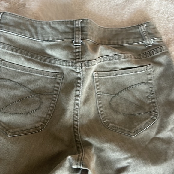 Super cute hail, greyish green Chico jeans. - Picture 4 of 4